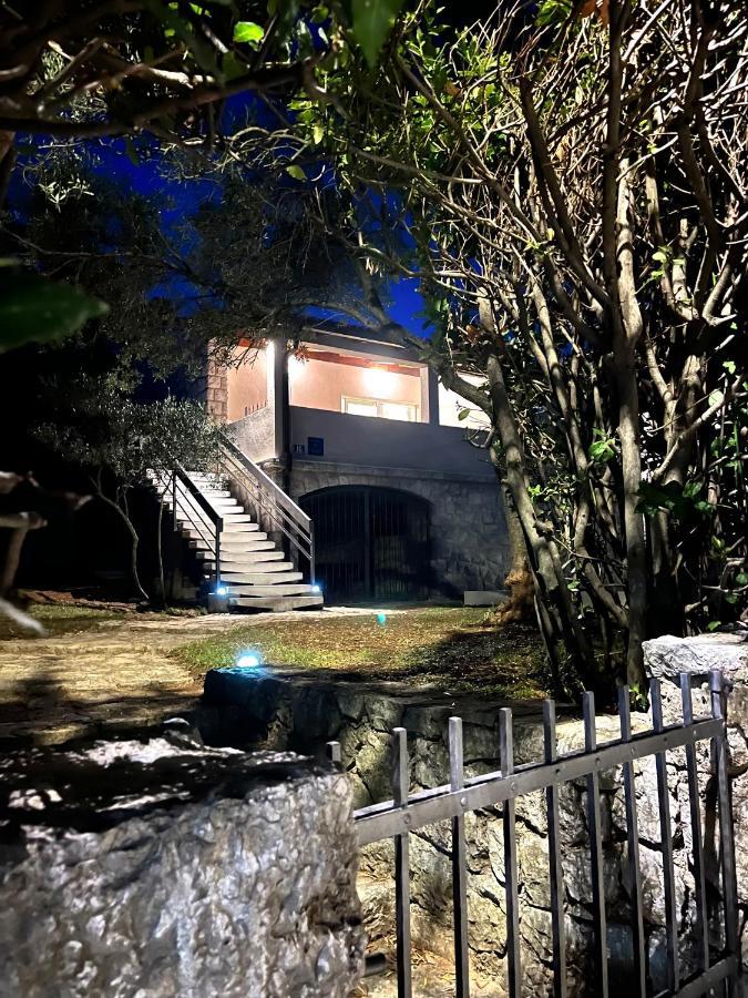 Villa Kuca Za Odmor Krk à Krk Town Extérieur photo