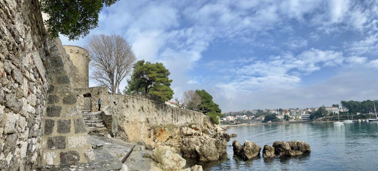 Villa Kuca Za Odmor Krk à Krk Town Extérieur photo