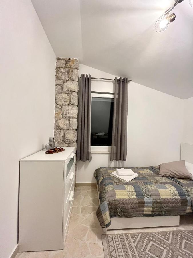 Villa Kuca Za Odmor Krk à Krk Town Extérieur photo