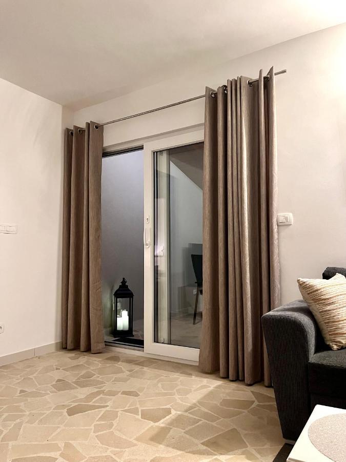 Villa Kuca Za Odmor Krk à Krk Town Extérieur photo